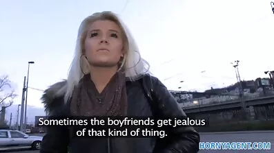 Befriet pige kneppet af fedt