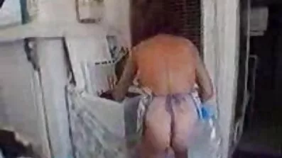 Dude onanerer i elevator og vækkede et raunchy ønske af en fremmed