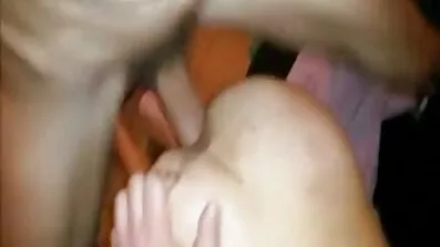 Creampied i den stramme fisse af en smuk blondine