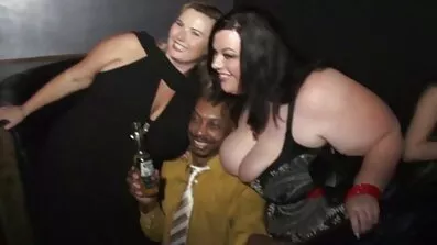 Den blonde suger gerne en hård pik