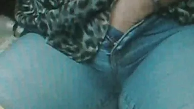 Svulmende sovende suger gennem Slutty hul pik
