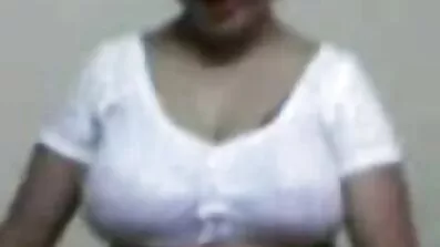 Horny hahal spanks nøgen pige