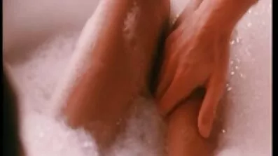Trækker en sød brunette ind i en øm vagina