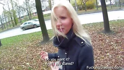 Lang masturbating pige, før det bliver kneppet