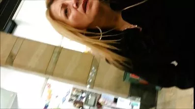 En stor pik går ind i en rummelig ostekage