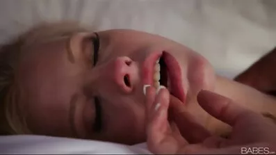 Unge tynde studerende kilet frisk fisse for fucking