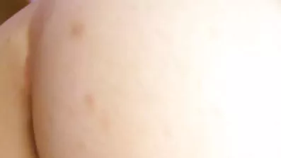 Uhæmmet køn med søsters ven sluttede med orgasme