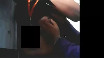 Seksuel rovdyr rider en bundet pik