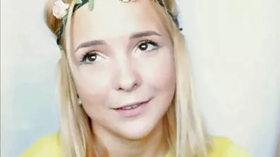 Sorthåret stjæle suger cumming pik i stuen