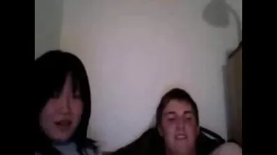 Se piedi stående doggy stil med hvid booty og små bryster