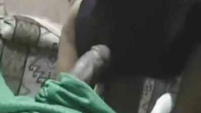 Kvinde onanerer dryppende vaginal hul