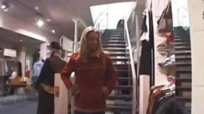En rigtig mand er depraveret med en varm bedstemor