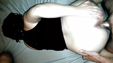 Puff bionda blonde snyder på mand med ung fyr
