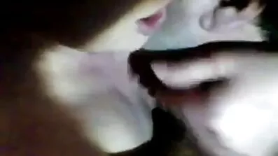 Kink moglie kone sutter pik af sin mand