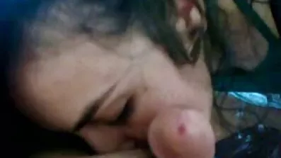 Fucked og cumshot på bryster af en rastløs ven