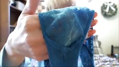 Dude fucks sød pige i sengen derhjemme